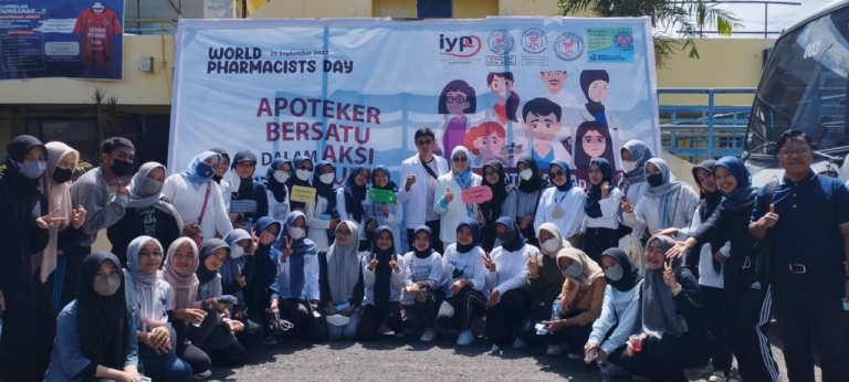 FARMASI KLINIS MELAKSANAKAN PENGABDIAN MASYARAKAT DALAM RANGKA “WORLD PHARMACIST DAY” TAHUN 2022
