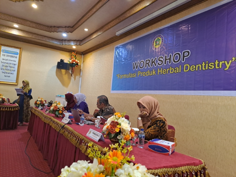 3 Orang Dosen Farmasi Klinis menjadi Narasumber pada Kegiatan Workshop Formulasi Produk Herbal Dentistry