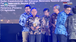 Prof. Amri Raih Penghargaan